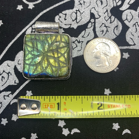 Beautiful Etched Labradorite Pendant with Chain, .925 Sterling Silver Overlay. - Picture 16 of 16